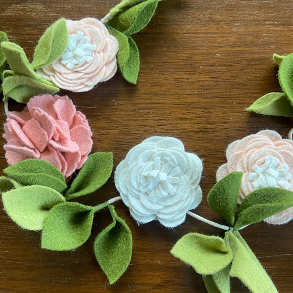 Handmade Wool Felt Flower Garland - Picture 3 of 4